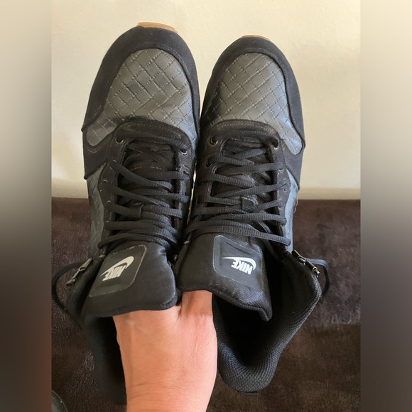 Nike Womens Md Runner 2 Mid Prem Hi Top Trainers 845059 Sneakers Shoes 004 - Picture 2 of 5